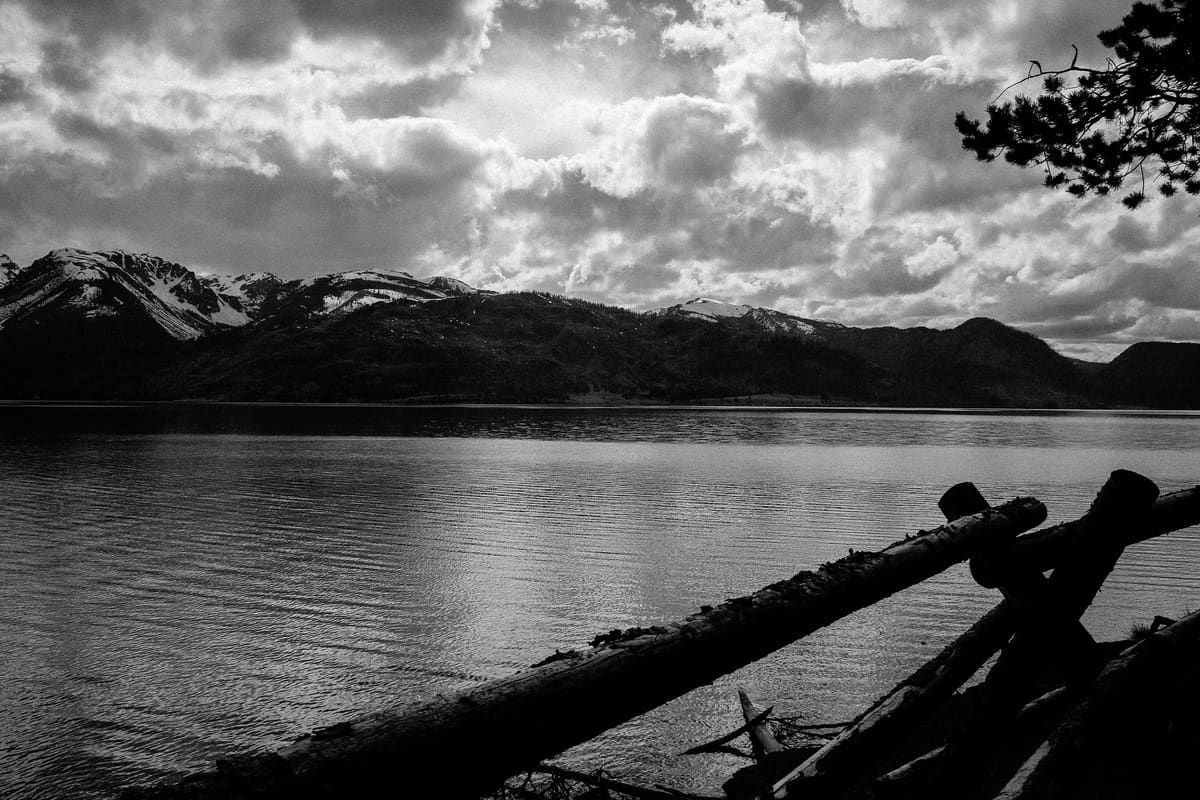 Come Lean on the Fence Post
